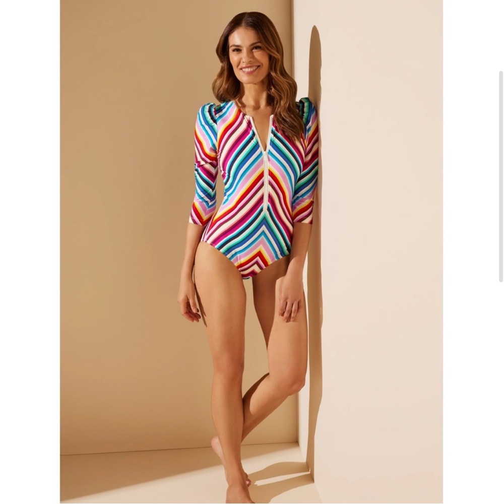 NWT Stylest System Dreamsculpt Puff Sleeve Zip | Rainbow Rash Guard
